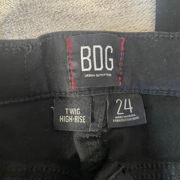 BDG Urban Outfitters High Rise Twig Black Knee Hole Jeans 24 Goth Alt Scene - Picture 3 of 4